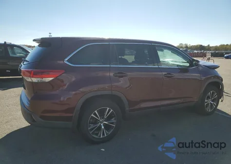 2019 Toyota Highlander Le z USA, uszkodzony, nr VIN 5TDBZRFH6KS938424